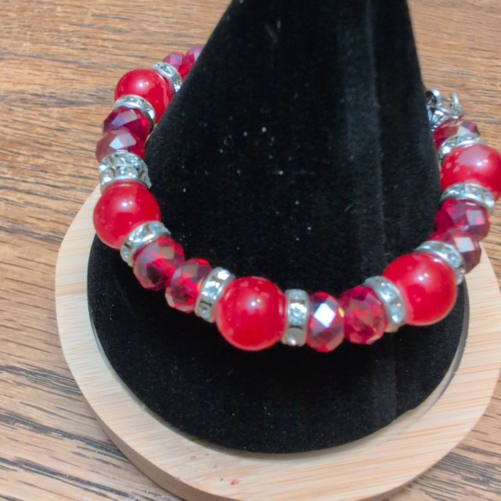 Red Beaded Stretch Bracelet Silver Tone Ornate Cross Charm Rhinestone Spacers - Picture 2 of 2